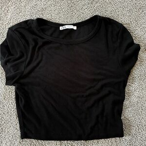 Black cropped tshirt